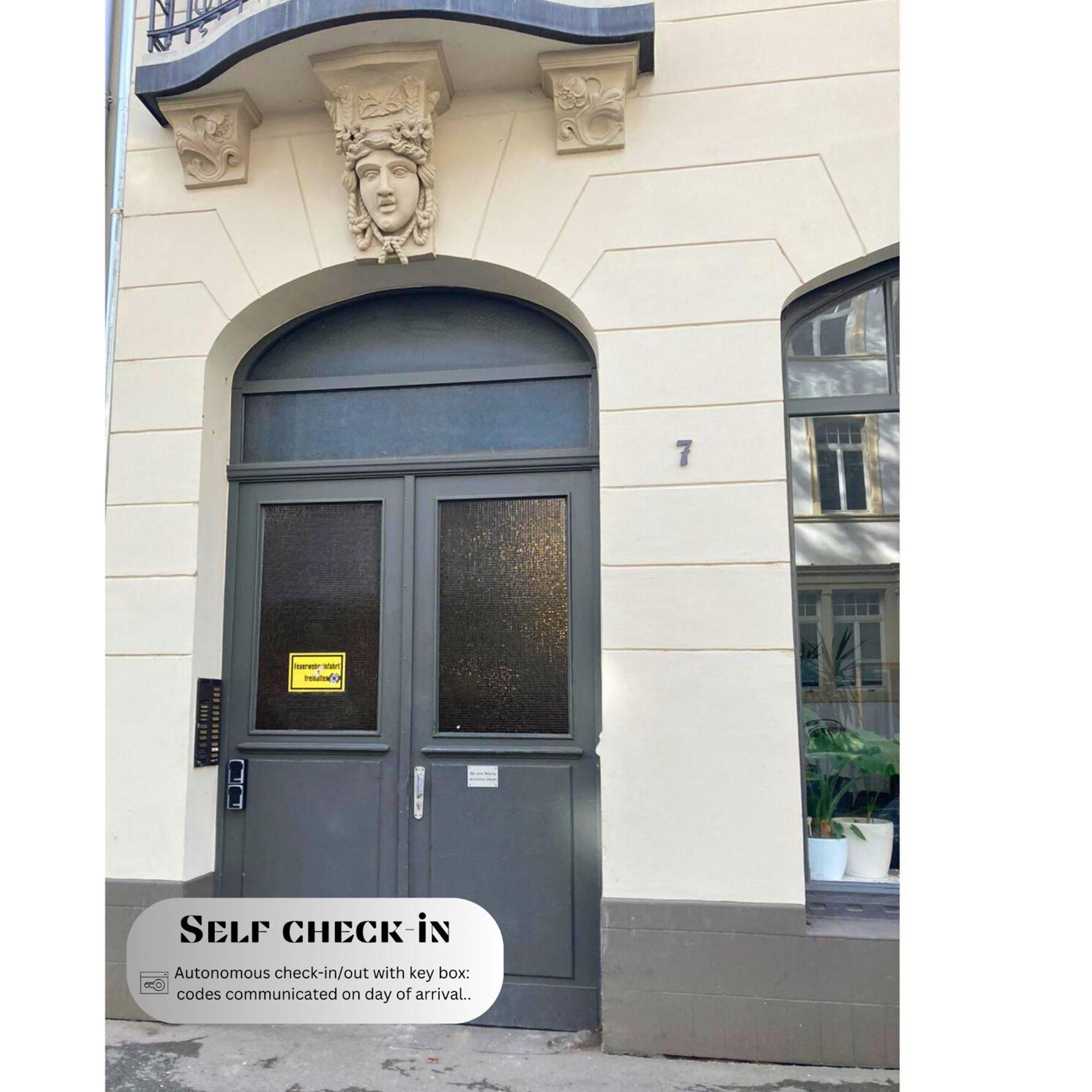 Modern Elegance In Historical City Center Trier Buitenkant foto